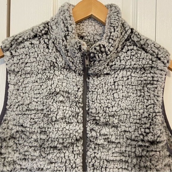Thread & Supply Cozy Sherpa Plush Teddy Vest Size Xl - Picture 7 of 12